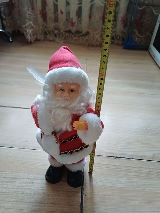 Дед мороз на батарейках.герлянды длинные.