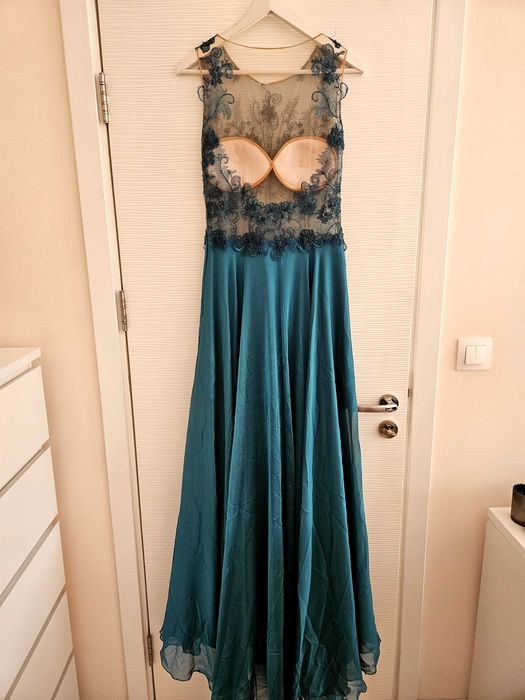 Нова дизайнерска рокля на Жана Жекова