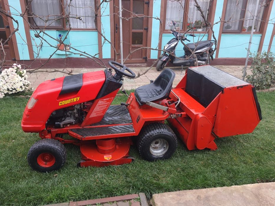 Tractoras tractor tuns gazon iarba marca Countax motor briggs stratton