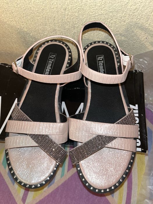 Леки дамски сандали !!!КАТО НОВИ!!!