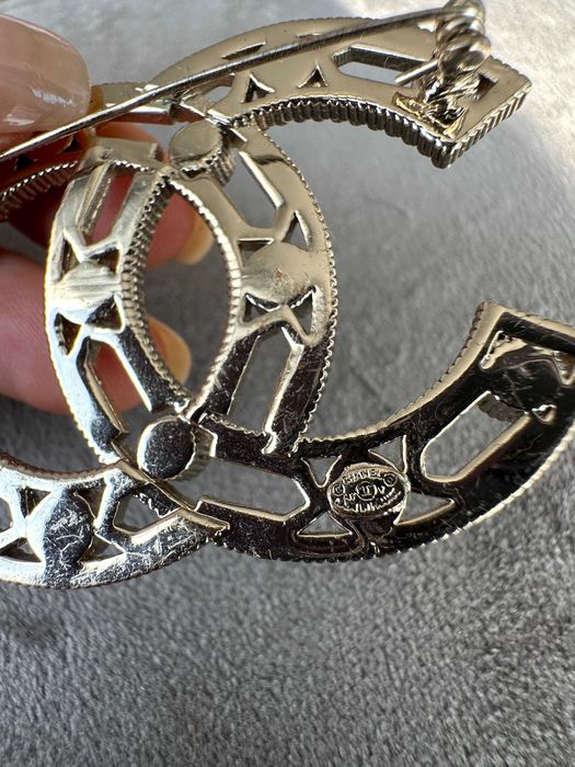Brosa chic Chanel