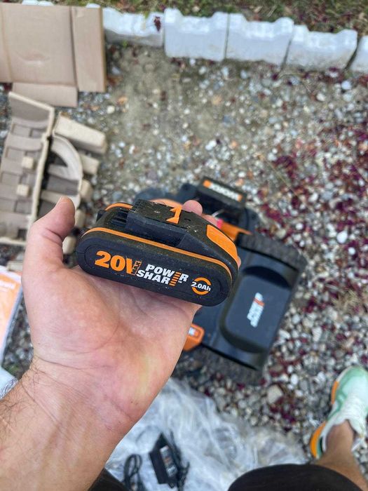 Mașină de tuns iarba WORX Landroid M WR141E-cititi descrierea