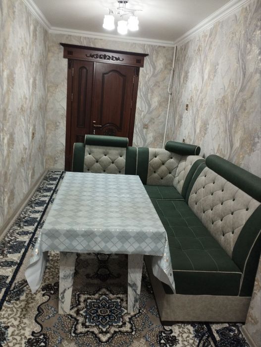 Урганч ш. марказида  2 этажида 4 хонали квартира жихози б/н сотилади