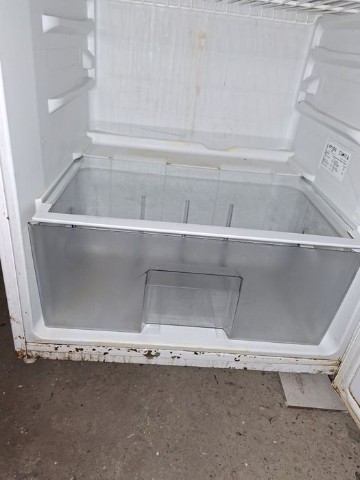 Vând frigider in stare buna