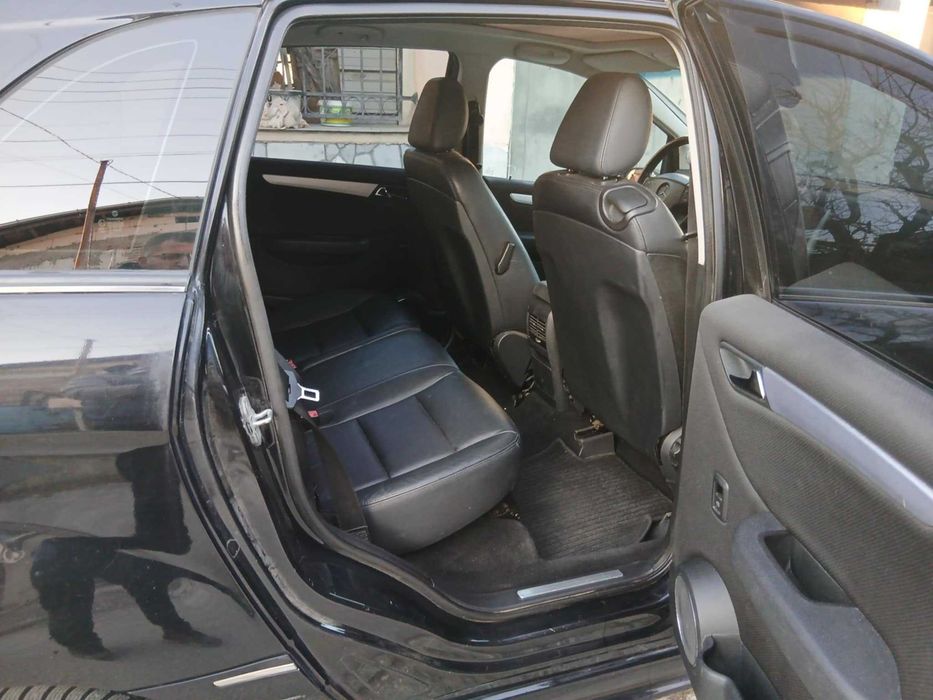 Продавам мерцедес В 200