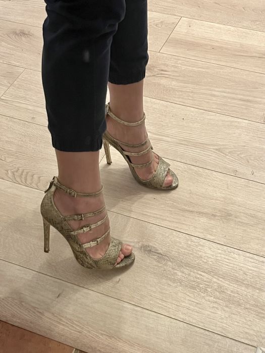 Sandale Stradivarius marimea 35