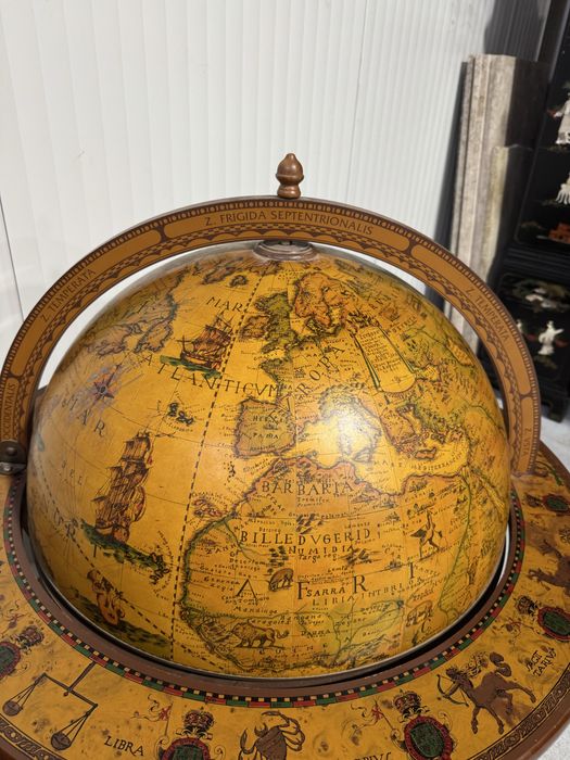 Bar glob pamantesc de dimensiuni mari