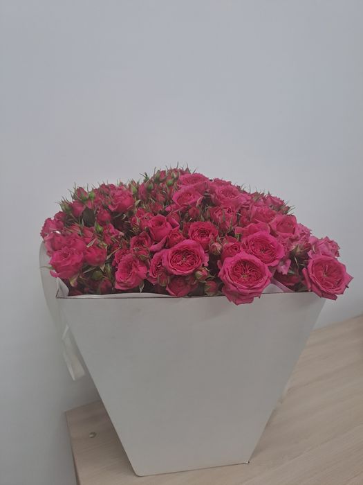Красивый букет роз в коробке
Продаётся очень красивый
