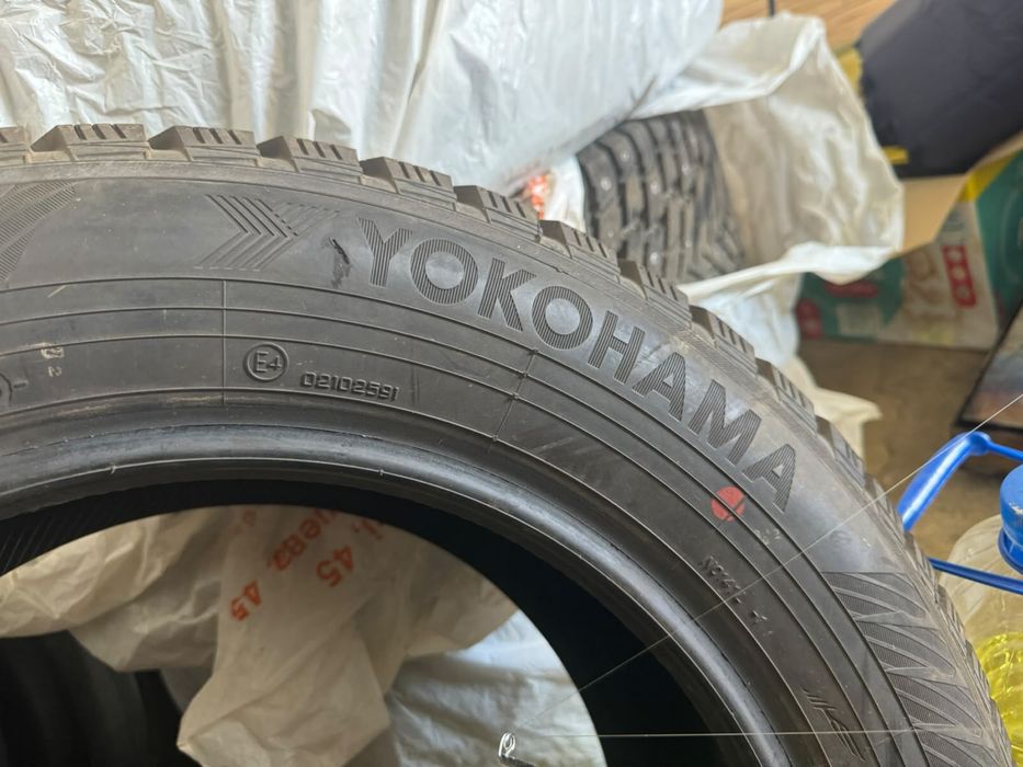 Зимние шины 215/60/16