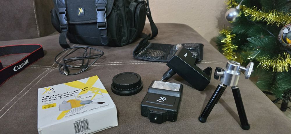 Фотоапарат Canon EOS Rebel T5 и аксесоари