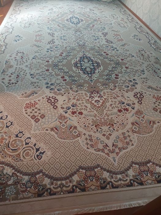 Кілем 6×4 размері таза күтіп ұсталған.Залға ,холға төсеуге болады