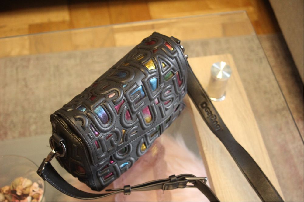 Geanta desigual medie