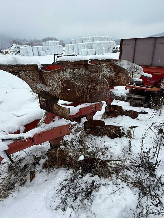 Plug reversibil cu 3 brazdare