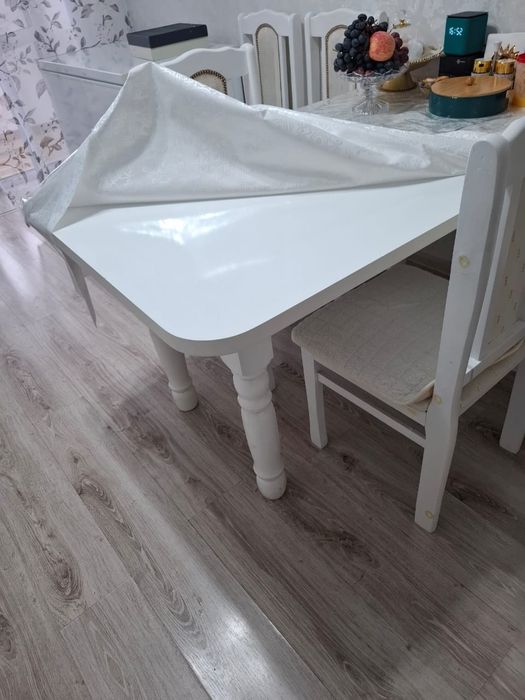 Стол со стульями