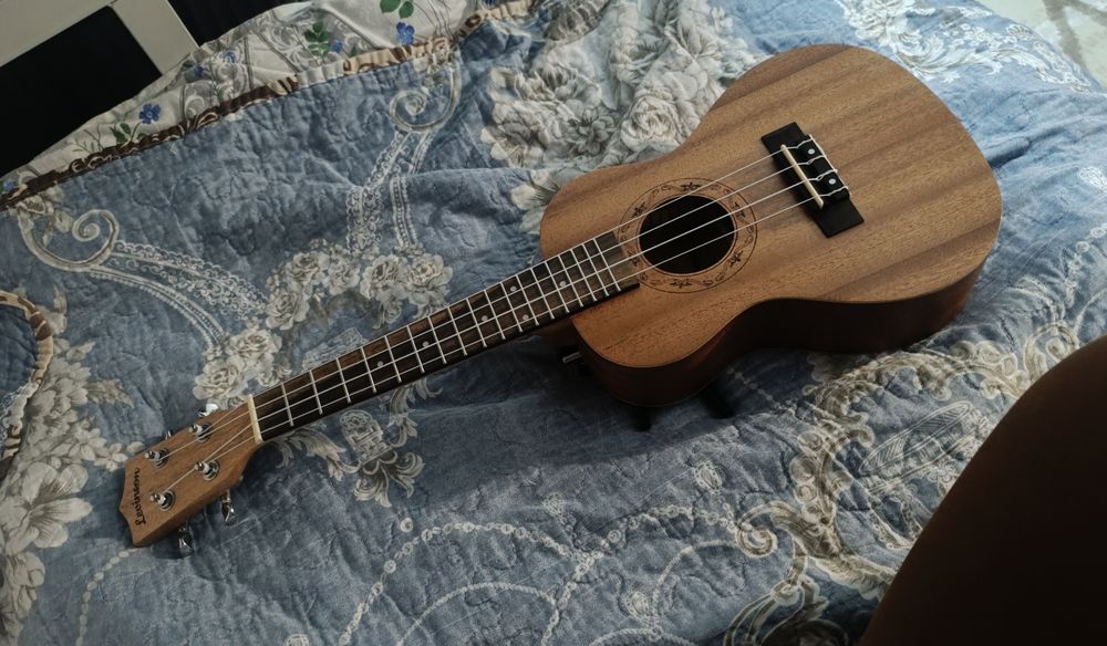 Продаю укулеле концерт