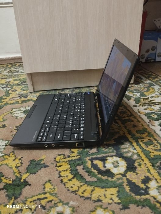 Netbook sotiladi Amerikadan olib kelingan holati ideal