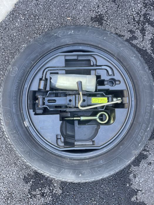 Резервна гума, крик, ключ и кука за Citroen C3