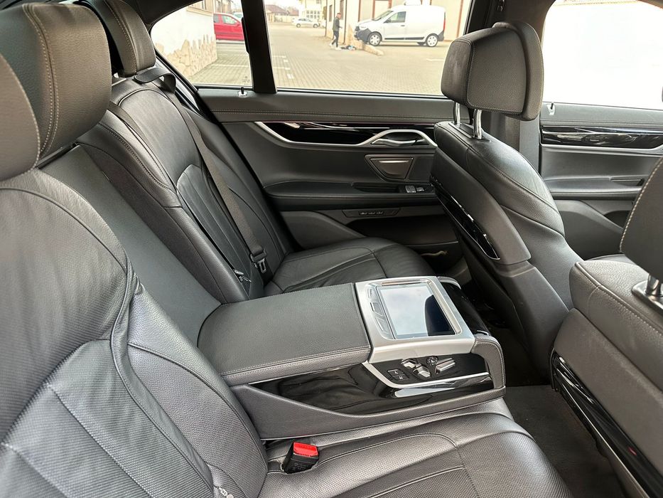 BMW 7 Series 0 — imagine 4