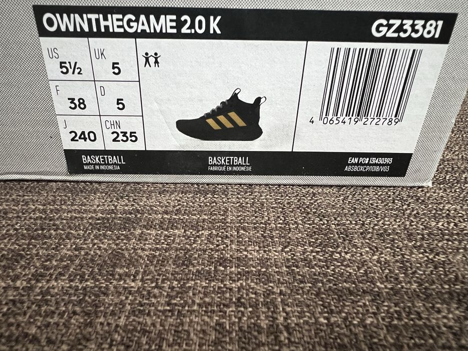Маратонки adidas 38 номер