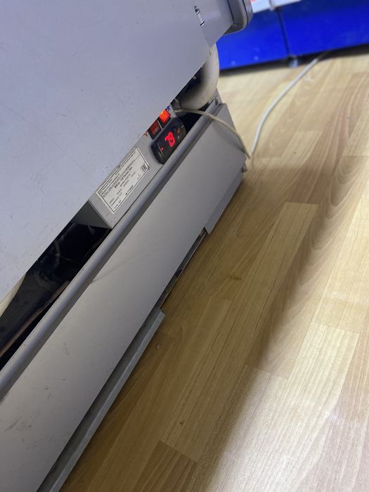 Витринный холодильник