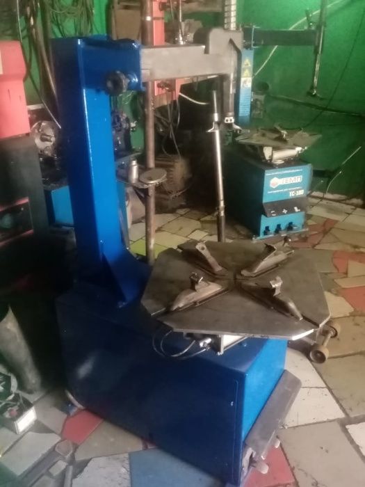 Продам шиномонтажный станок