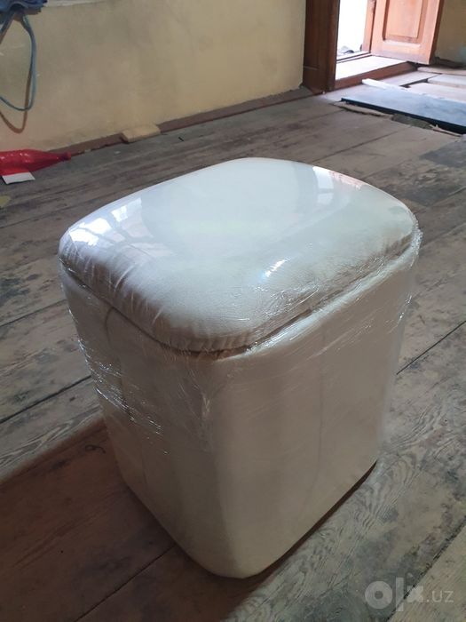 Mebelni pufik tumba