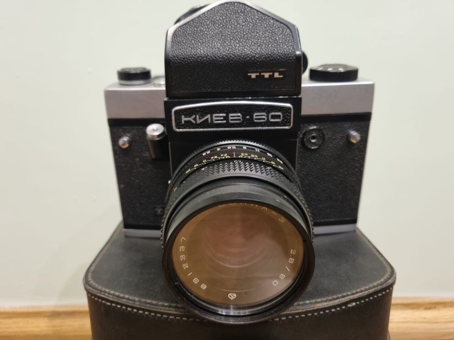 Aparat foto format mediu Kiev 60 nou