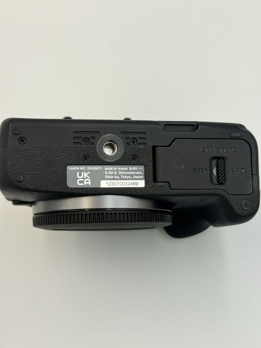 Canon R50 + rfs 18-45, 3 baterii, 2000 cadre