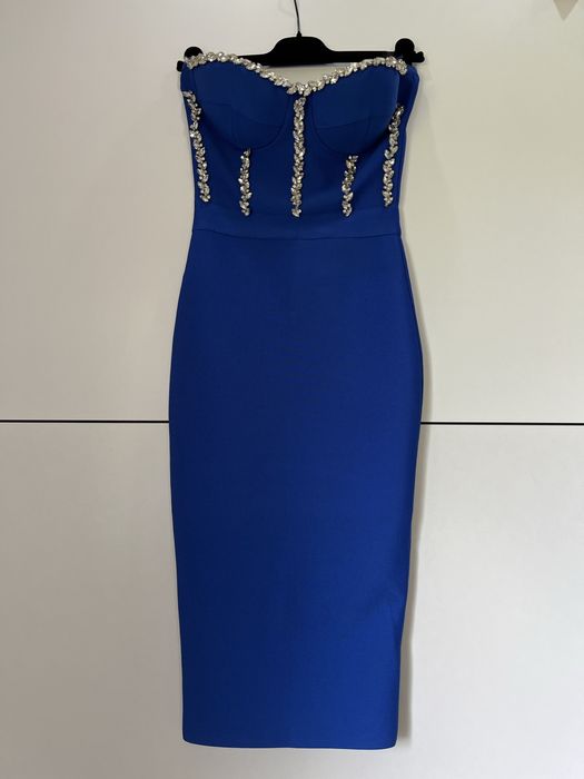 Официална рокля с пайети без рамена