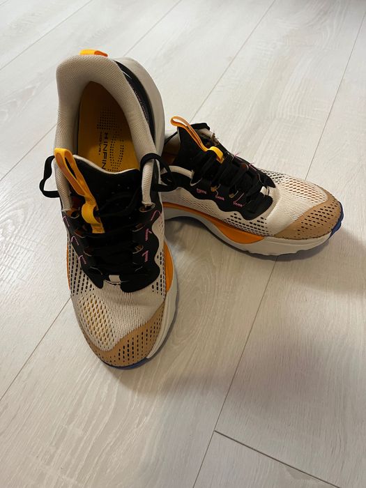 Маратонки under armour