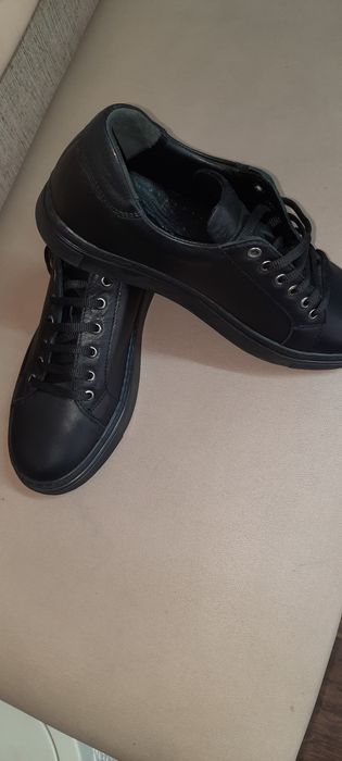 Женские кроссовки