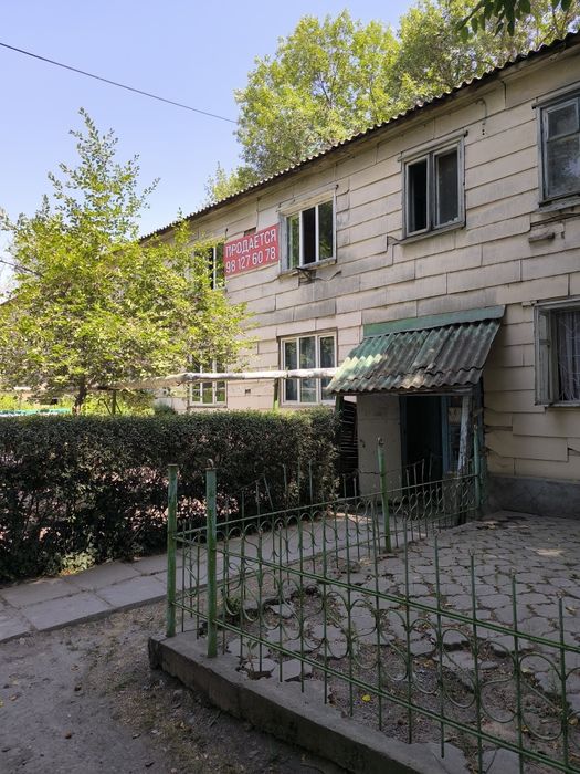 Спутник. Квартира в деревянном доме. 1 ком с ремонтом. 2/2. Акфа рамы