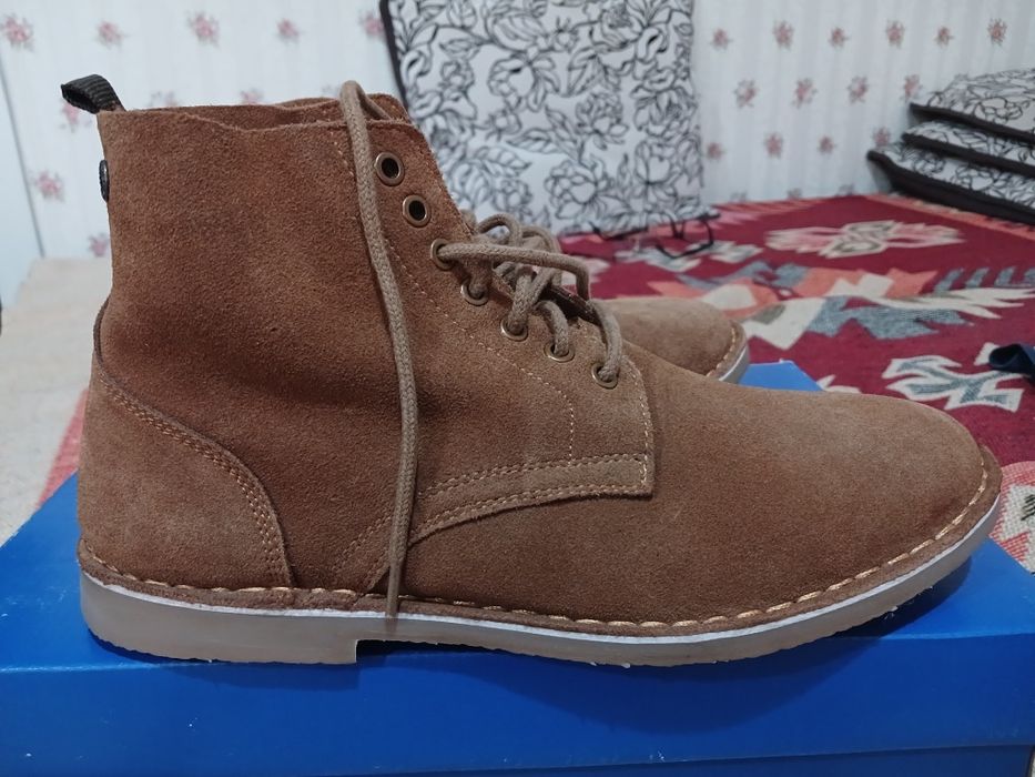 Замшевые ботинки