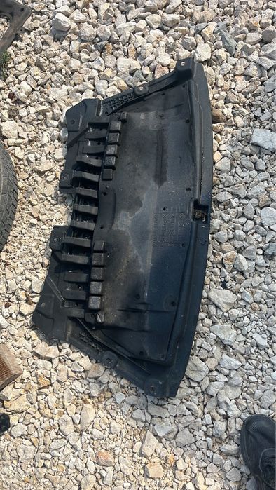 Кори под двигател Mercedes W213