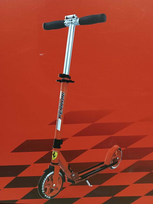 FERRARI  скутер за деца 8+ и възрастни