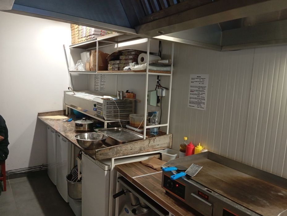 Заведение Фаст фууд за бургери, пици, джобове, грил сандвичи, кесадиа