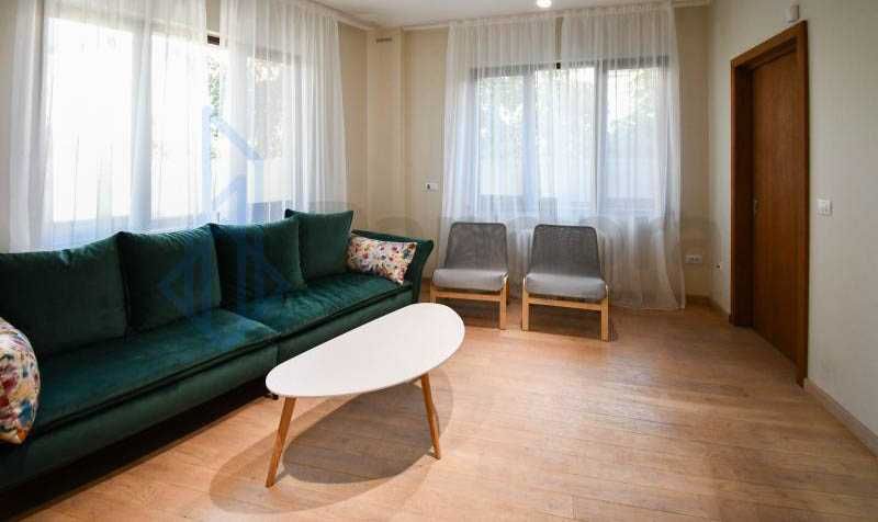 Дава се под наем Тристаен апартамент в София, Център - 100 кв.м за 750 € - Снимка #2