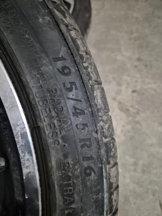 Продам летние шины комплект с дисками.