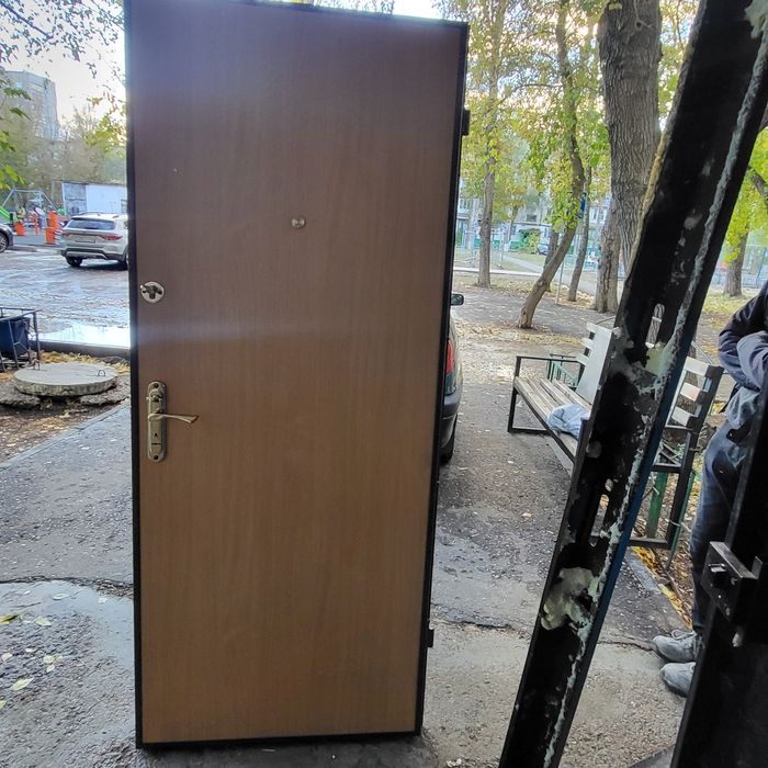 Продам дверь входную