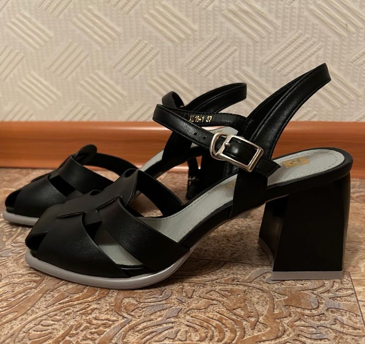 Продам туфли и босоножки