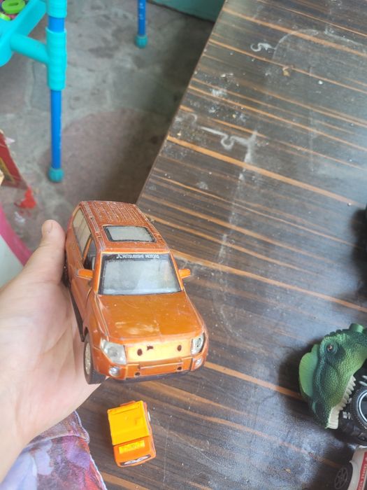 Гараж игрушечный