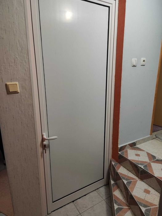 Алуминиева врата 220 см