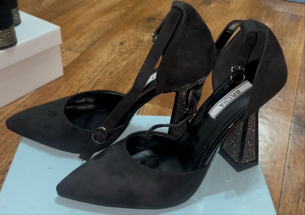 Новый Аяқ Киімдер Сатылады