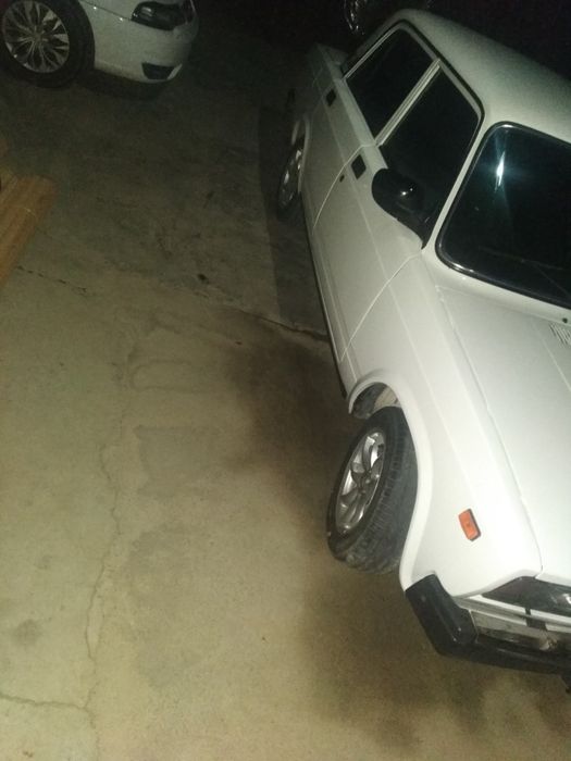 Vaz 2107 injektor. Yili 1985. Benzin