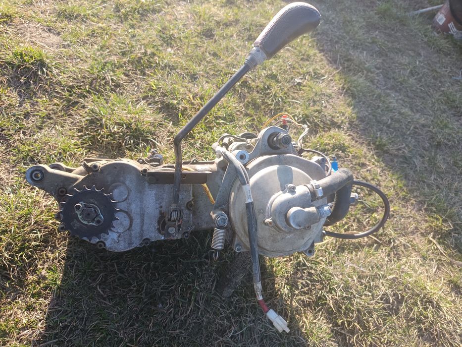 Vând motor Aprilia Am6