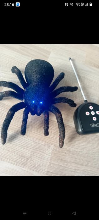 Păianjen cu telecomanda