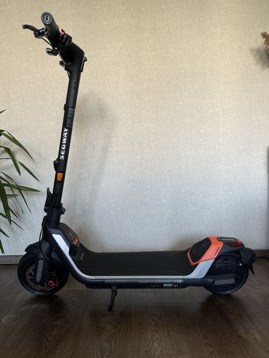 Продам электросамокат Segway Ninebot P65U