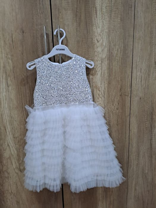 Продам детское  Платье возраст 5 лет