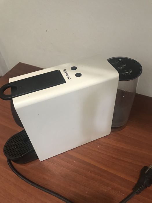 Espressor Nespresso Essenza Mini