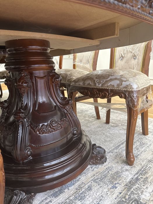 Стол и 10 стульев